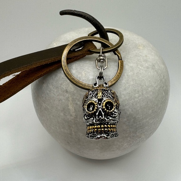Gothic Punk Skull Leather Strap Keychain - Picture 1 of 11